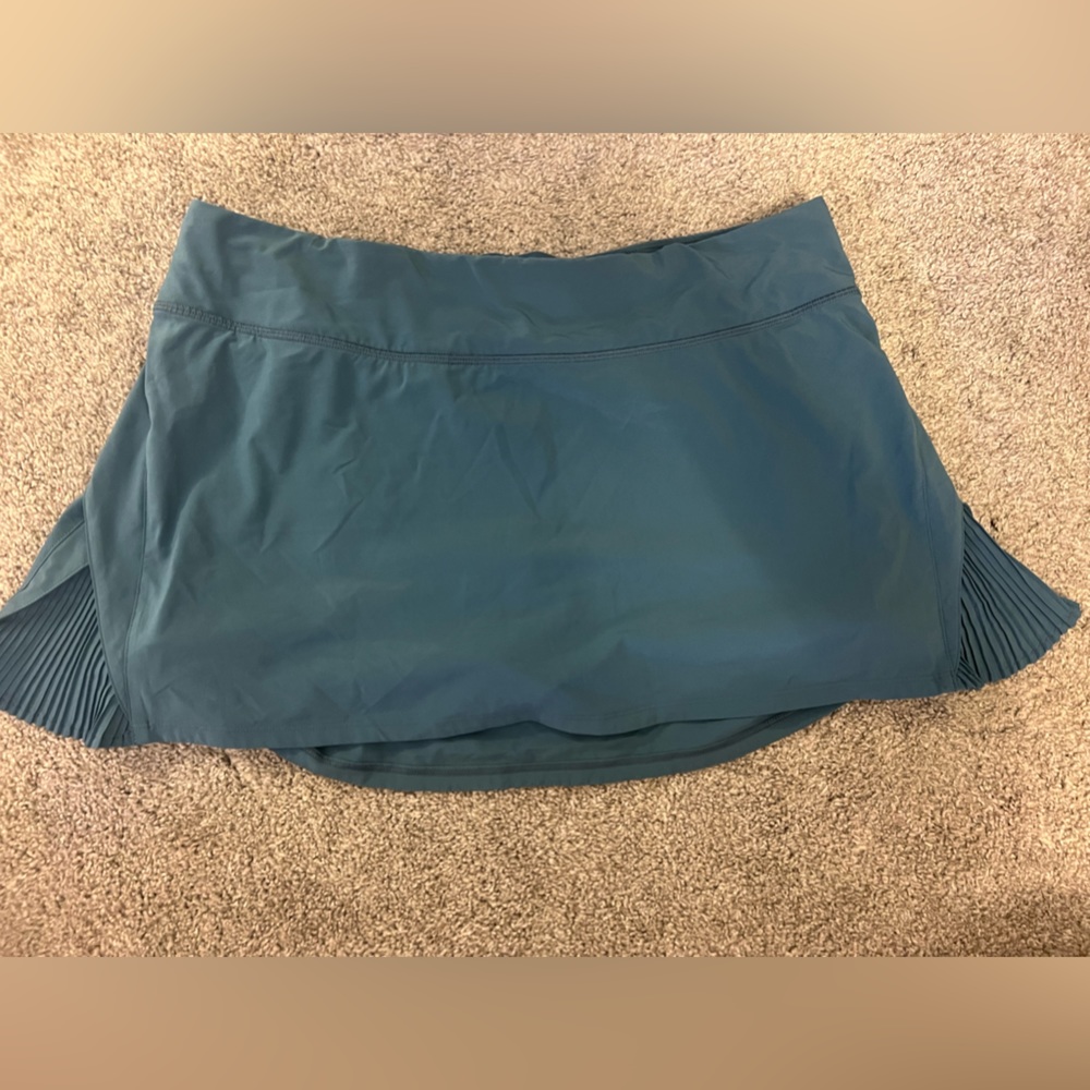 Lululemon Teal Tennis Skirt Size 10 regular with ruffle detailing on sides!